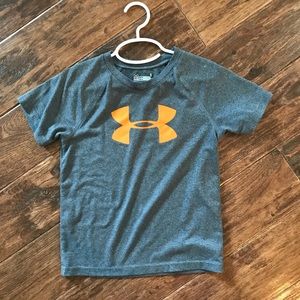 Under armor boys shirt